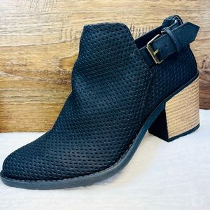 Qupid “Tobin-100x” Perforated Black Ankle Booties Size 7